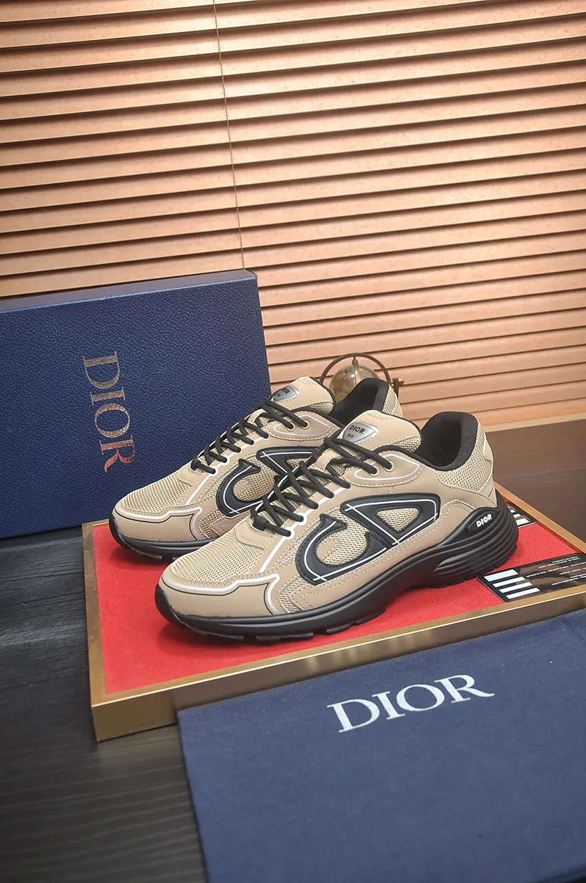 Men's men's shoes 💰: 500💶 (top original order) Brand: Dior (Dior) Standard code: Men's code 38-44 (45 customized) Grade: Same as the official website Material: Top original cowhide spliced ​​together Original wear-resistant and lightweight outsole Style category: Fashionable casual shoes Distinguished luxury brand elements top luxury Color: Actual picture color